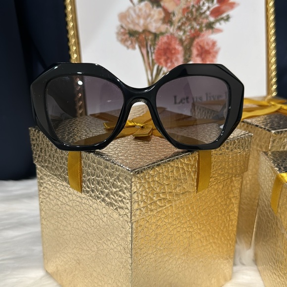 🖤Prada PR 16WS 1AB5D1 Black Plastic Geometric Sunglasses Grey Gradient Lens - Picture 14 of 15